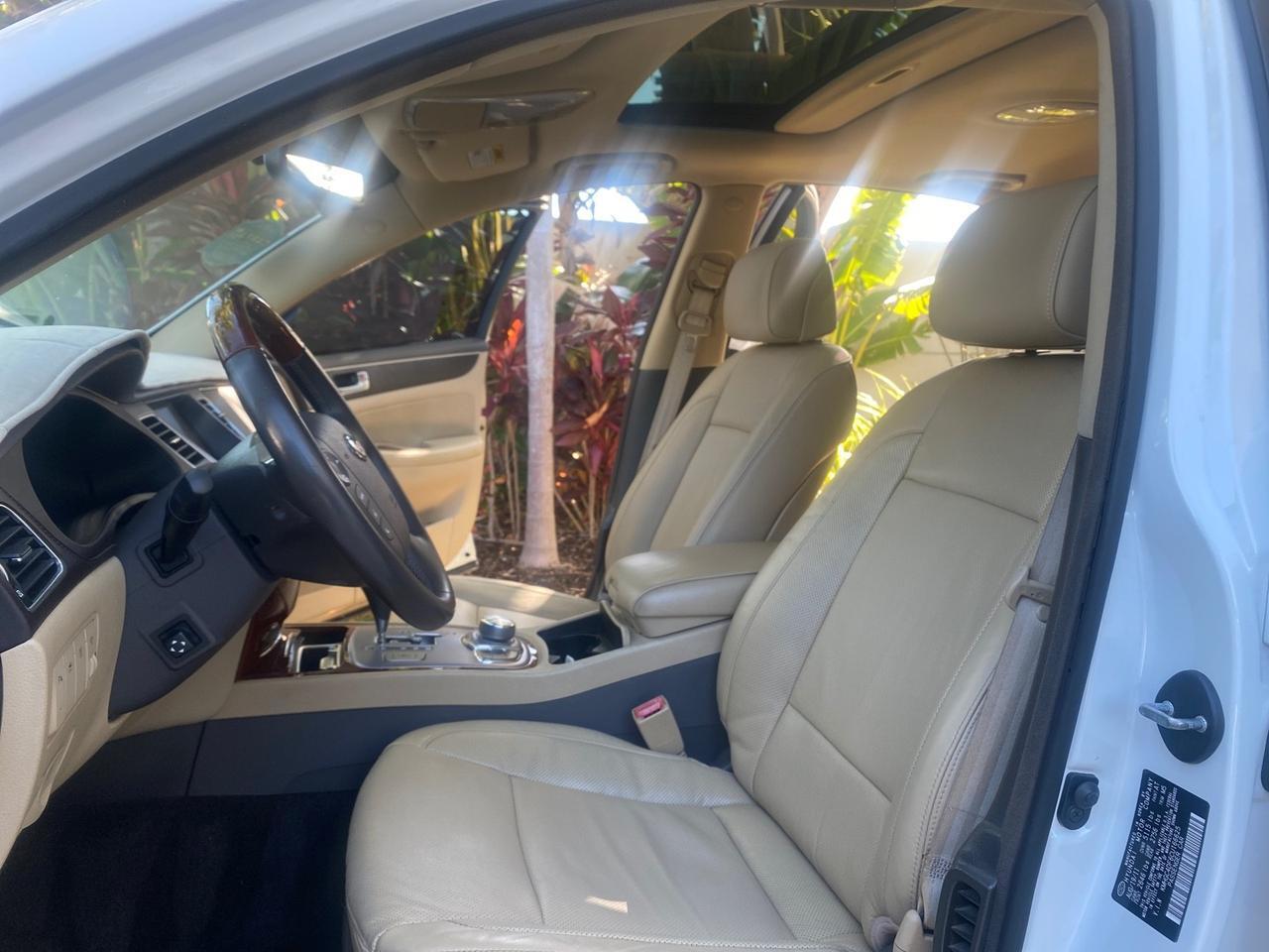 2012 Hyundai Genesis 4.6L V8 LOW MILES PEARL WHITE Pompano Beach FL