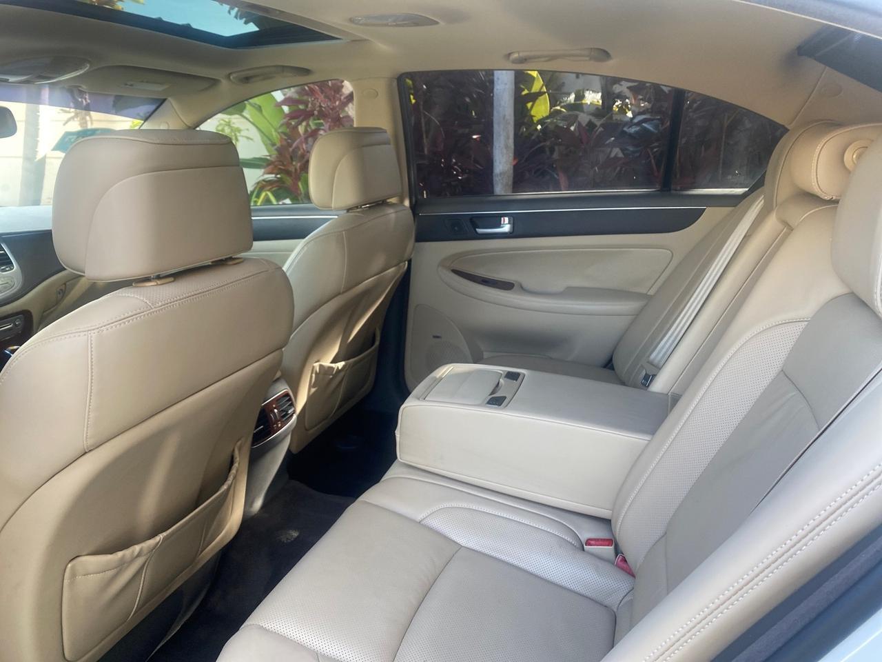 2012 Hyundai Genesis 4.6L V8 LOW MILES PEARL WHITE Pompano Beach FL