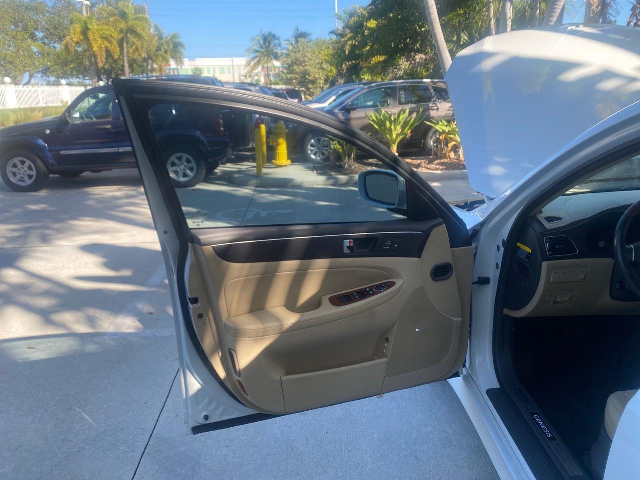 2012 Hyundai Genesis 4.6L V8 LOW MILES PEARL WHITE Pompano Beach FL