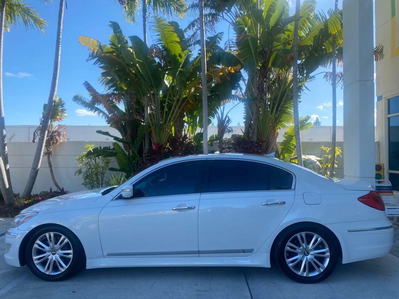 2012 Hyundai Genesis 4.6L V8 LOW MILES PEARL WHITE Pompano Beach FL