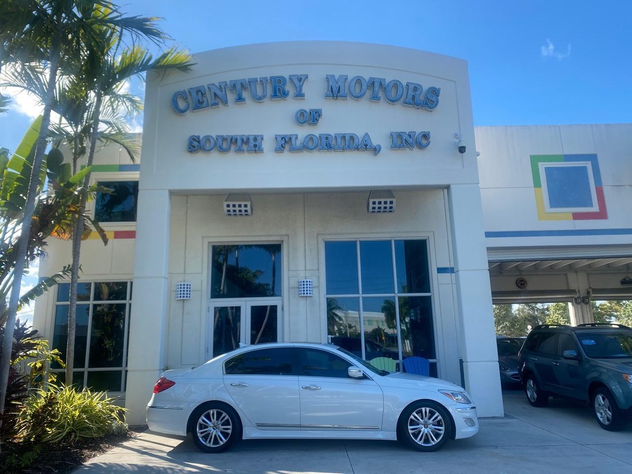 2012 Hyundai Genesis 4.6L V8 LOW MILES PEARL WHITE