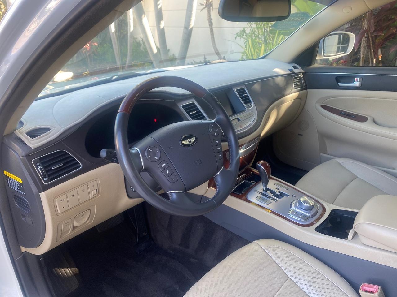 2012 Hyundai Genesis 4.6L V8 LOW MILES PEARL WHITE Pompano Beach FL