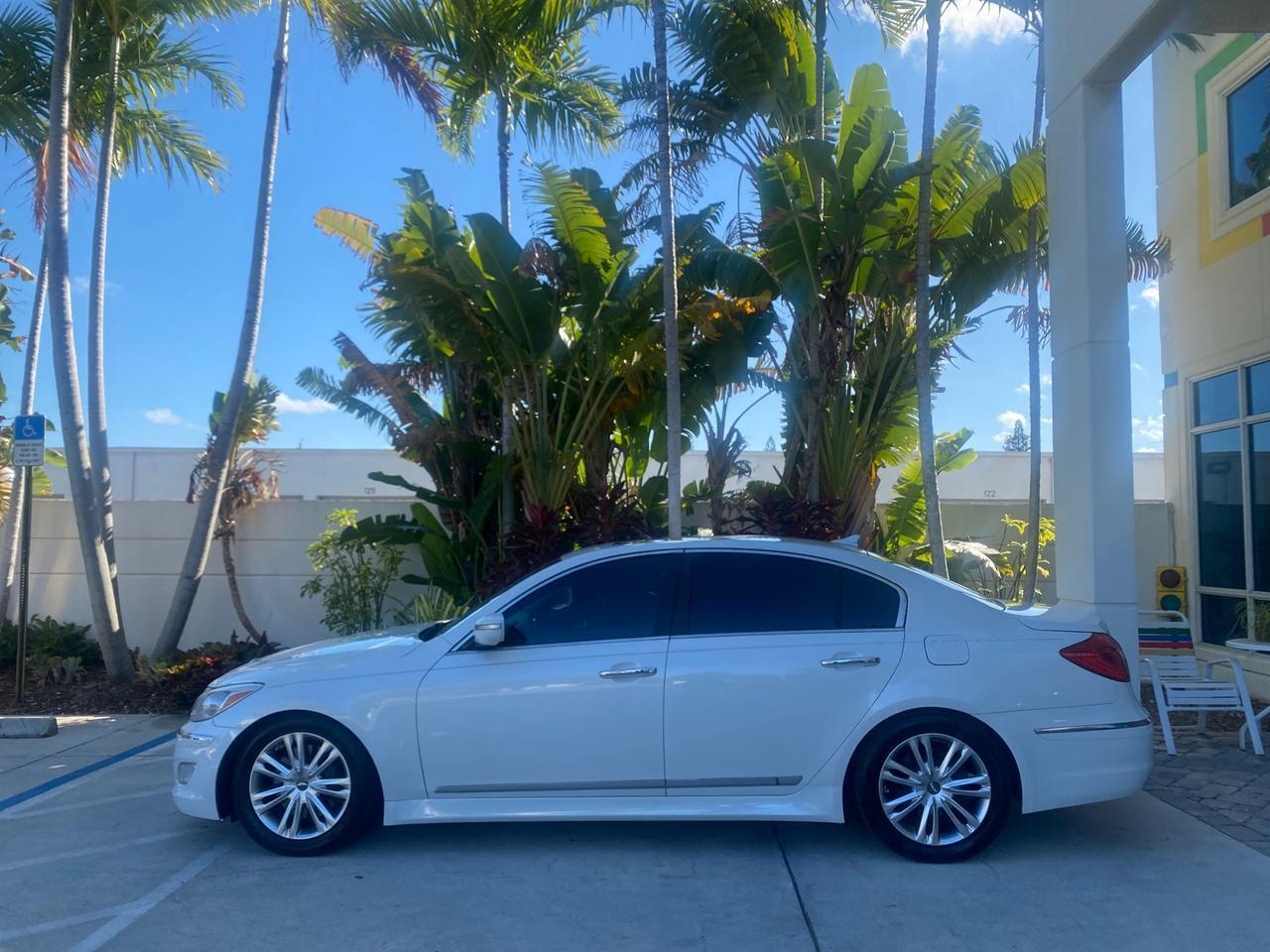 2012 Hyundai Genesis 4.6L V8 LOW MILES PEARL WHITE Pompano Beach FL