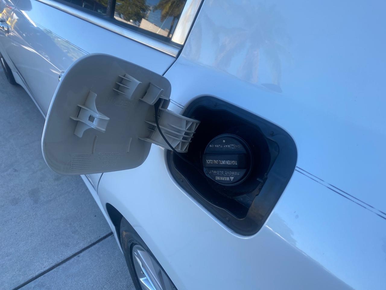 2012 Hyundai Genesis 4.6L V8 LOW MILES PEARL WHITE Pompano Beach FL