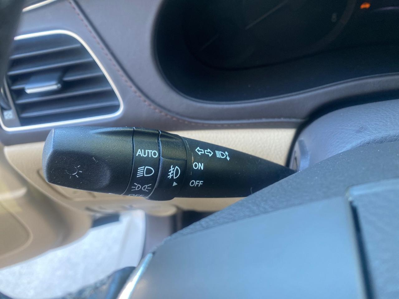 2012 Hyundai Genesis 4.6L V8 LOW MILES PEARL WHITE Pompano Beach FL