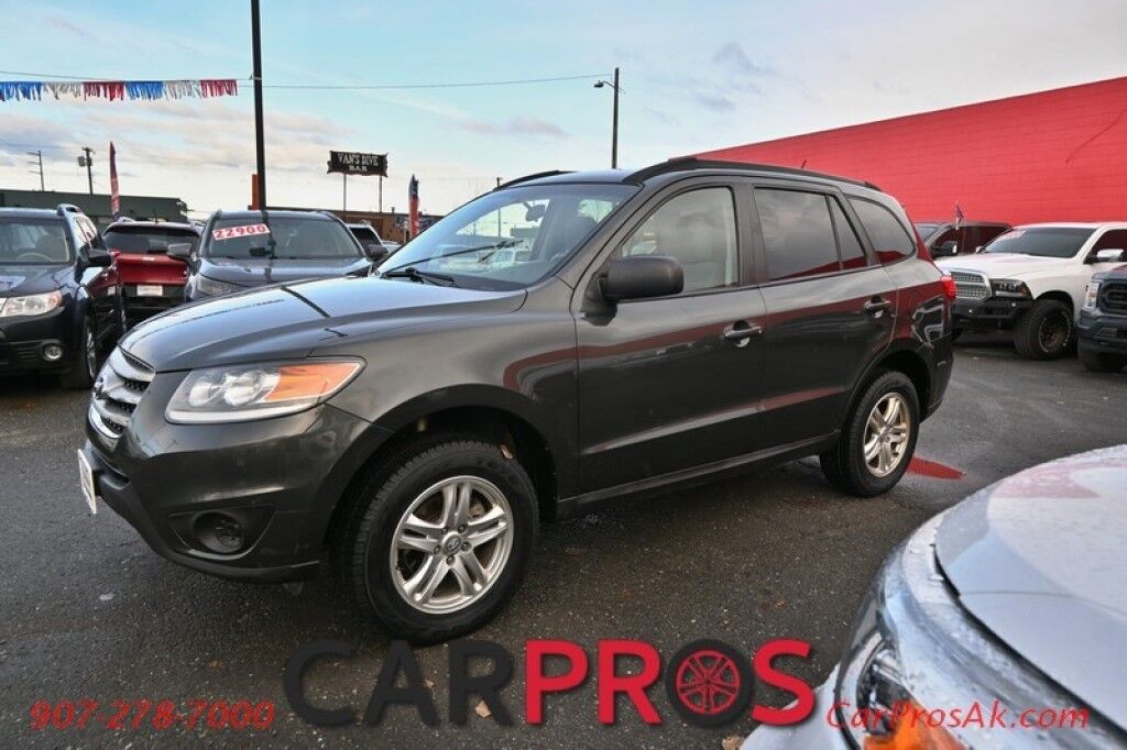 2012 Hyundai Santa Fe GLS - All Wheel Drive - Power Windows & Door Locks - Keyless Entry - AUX & USB Plug-in - Cruise Control - Aluminum Wheels - New Tires