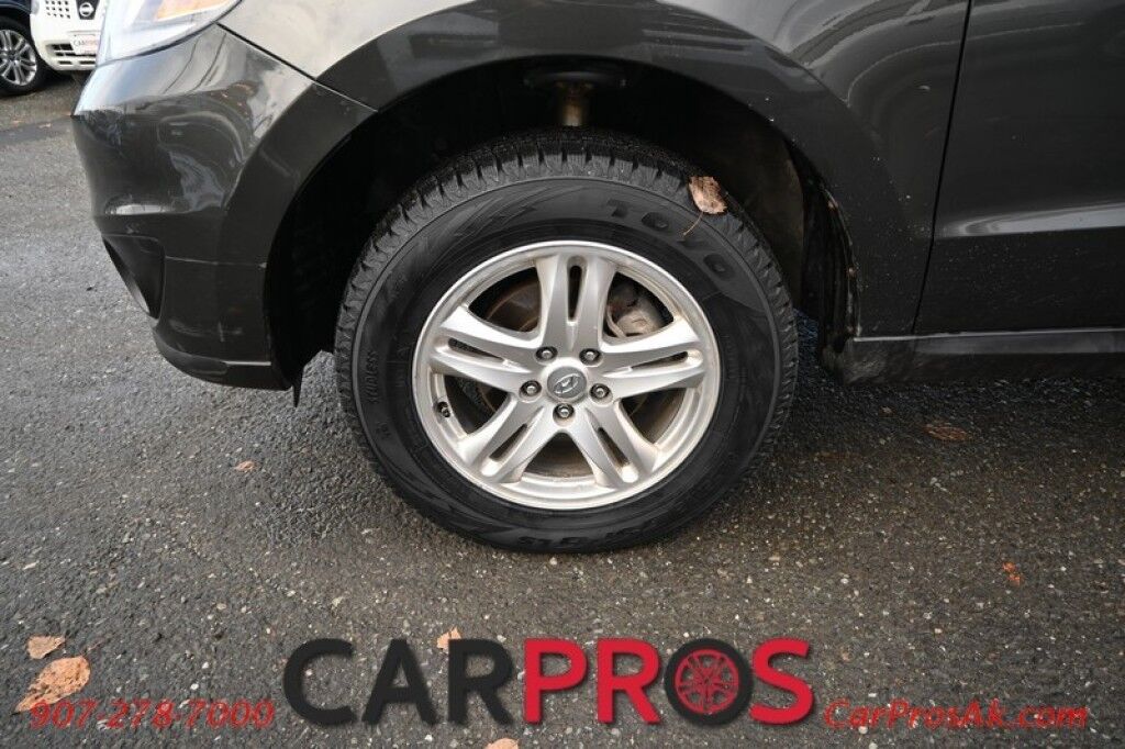 2012 Hyundai Santa Fe GLS - All Wheel Drive - Power Windows & Door Locks - Keyless Entry - AUX & USB Plug-in - Cruise Control - Aluminum Wheels - New Tires Anchorage AK