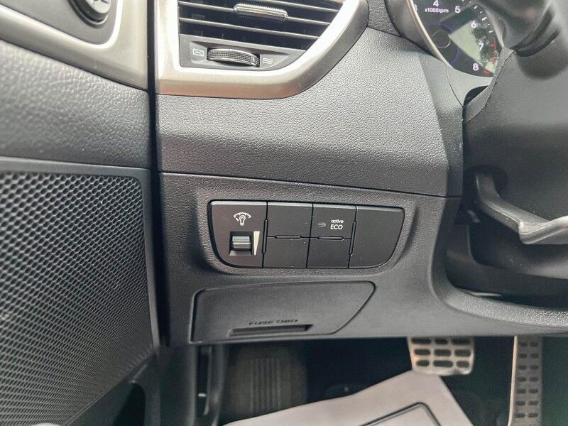 2012 Hyundai Veloster w/Black Int Wilmington NC