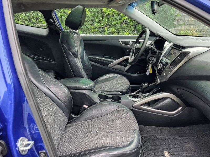 2012 Hyundai Veloster w/Black Int Wilmington NC