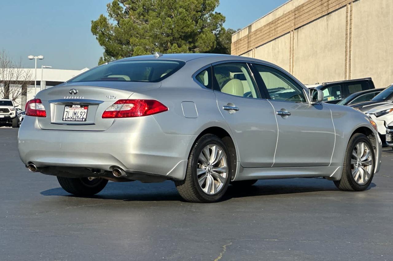 2012 INFINITI M37