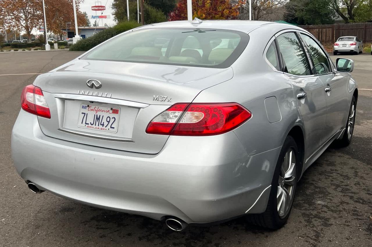 2012 INFINITI M37