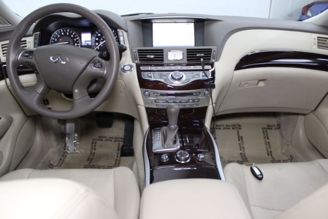 2012 INFINITI M56 Luxury