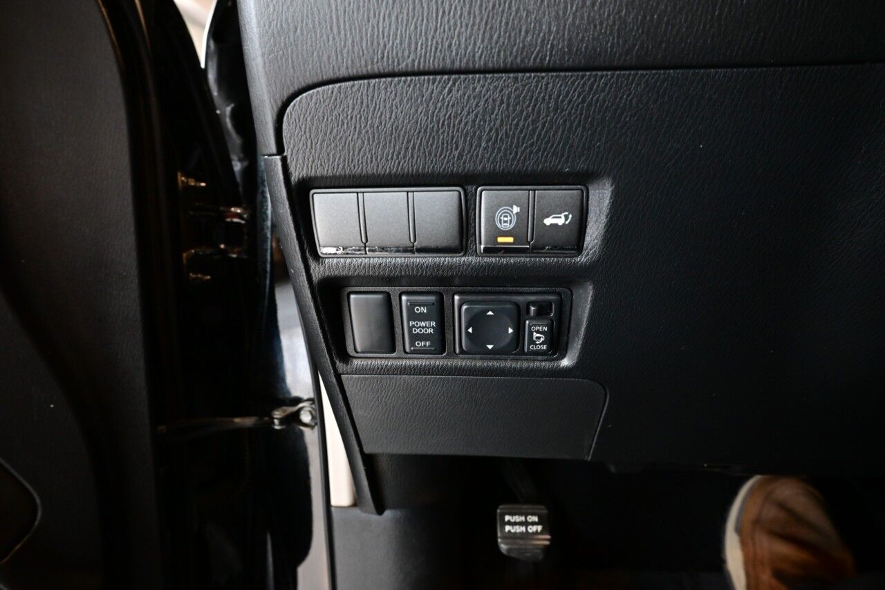 2012 INFINITI QX56 8-passenger, 22'' Wheels, Technology, Deluxe Touring, and Theater Pkg Springfield NJ