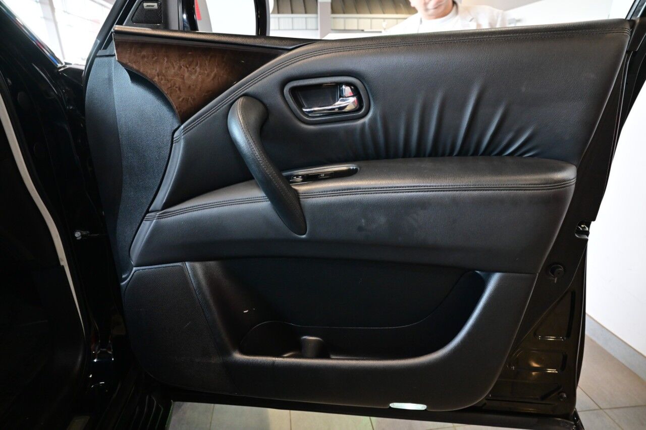 2012 INFINITI QX56 8-passenger, 22'' Wheels, Technology, Deluxe Touring, and Theater Pkg Springfield NJ