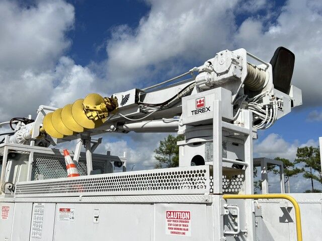 2012 International DuraStar 4300 TEREX Commander C4045 Digger Derrick Utility Truck Homestead FL