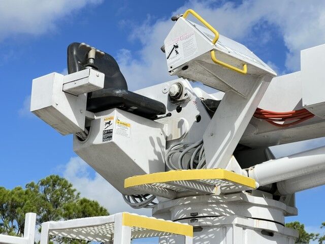 2012 International DuraStar 4300 TEREX Commander C4045 Digger Derrick Utility Truck Homestead FL