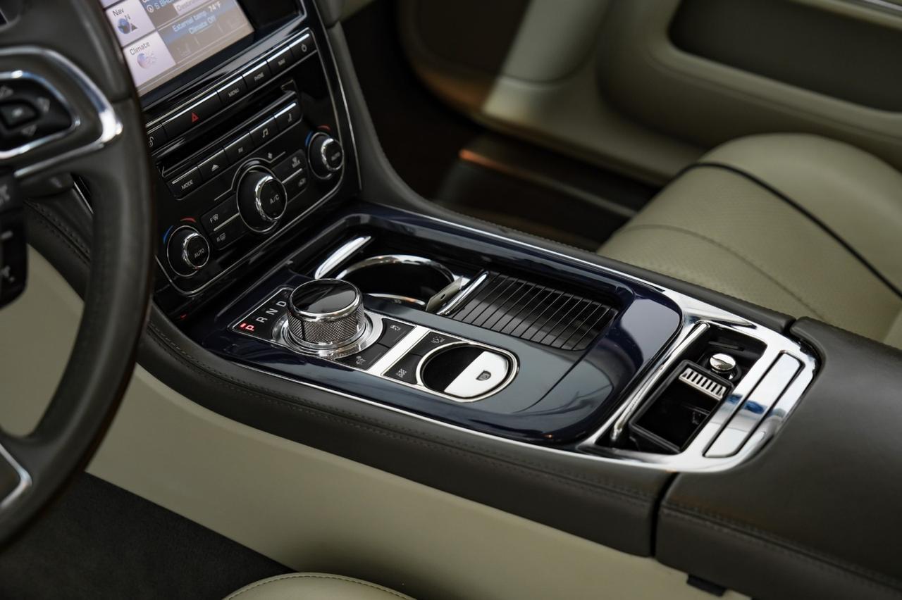 2012 Jaguar XJL BLIND SPOT ASSIST NAVIGATION PANORAMA LEATHER HEATED SEATS REAR Carrollton TX