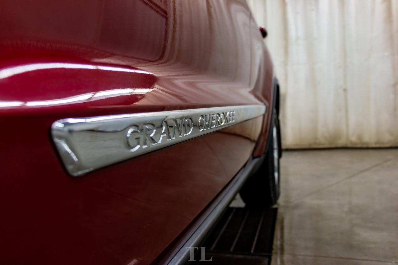 2012 Jeep Grand Cherokee 4x4 Laredo Leather Roof Nav BCam Red Deer AB