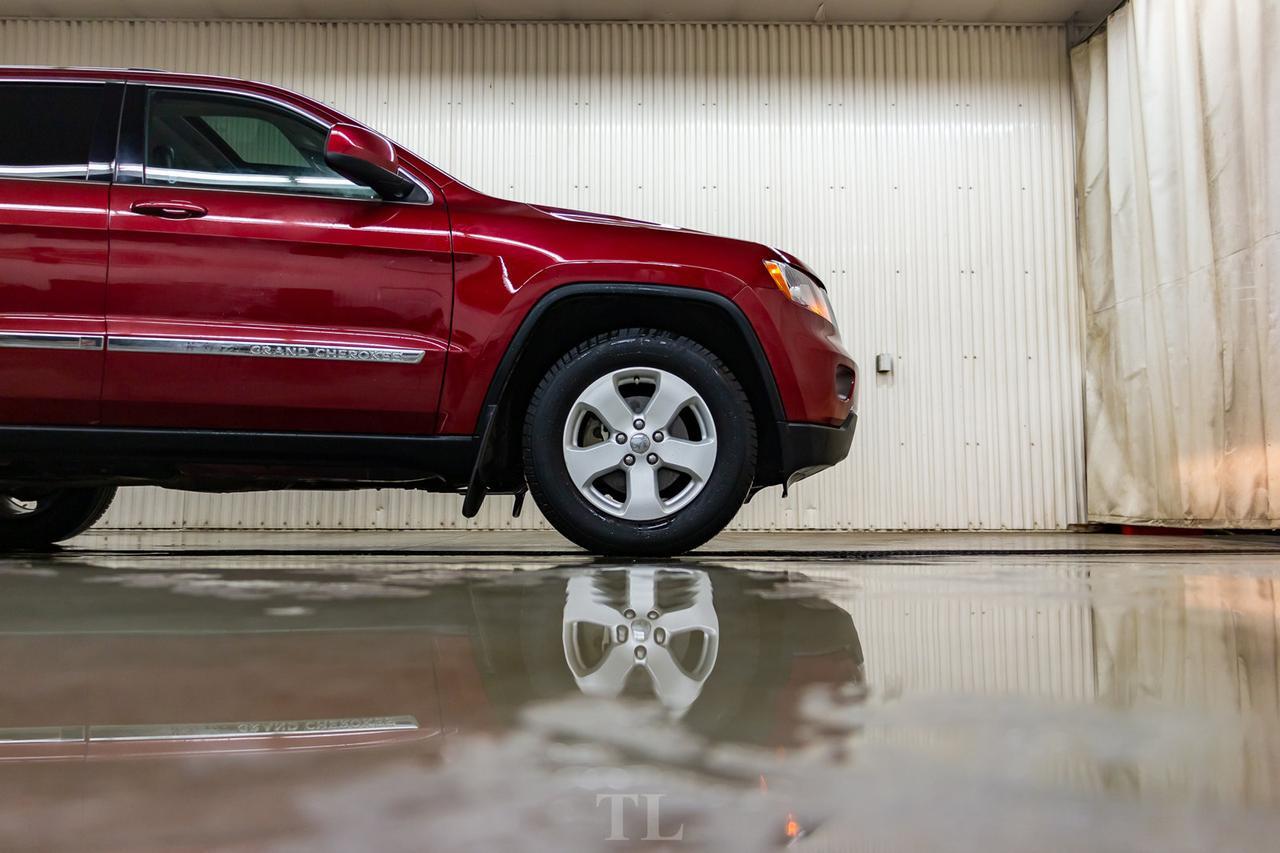 2012 Jeep Grand Cherokee 4x4 Laredo Leather Roof Nav BCam Red Deer AB