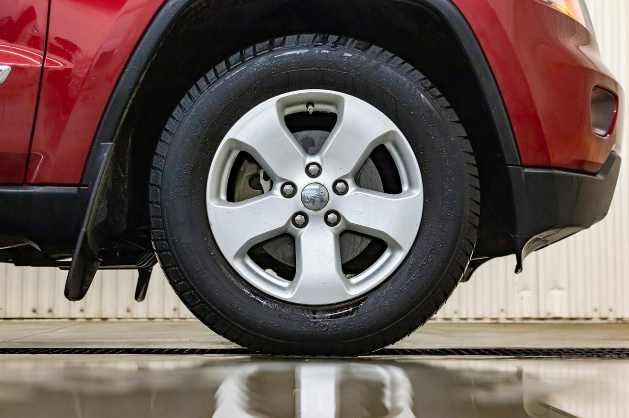 2012 Jeep Grand Cherokee 4x4 Laredo Leather Roof Nav BCam Red Deer AB