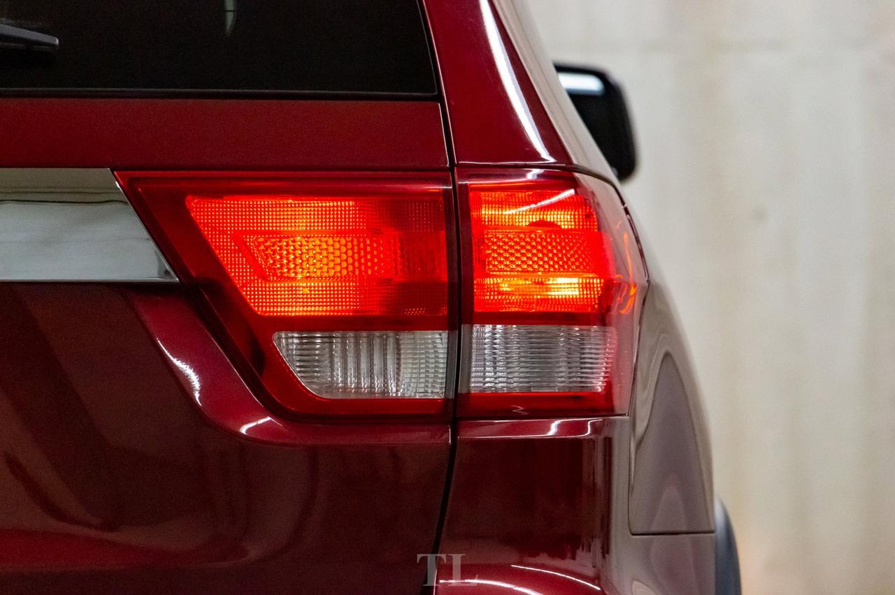 2012 Jeep Grand Cherokee 4x4 Laredo Leather Roof Nav BCam Red Deer AB