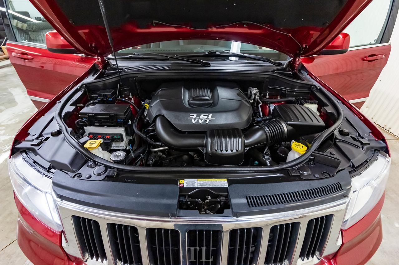 2012 Jeep Grand Cherokee 4x4 Laredo Leather Roof Nav BCam Red Deer AB