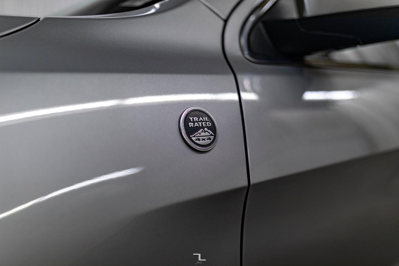 2012 Jeep Grand Cherokee 4x4 Laredo Red Deer AB