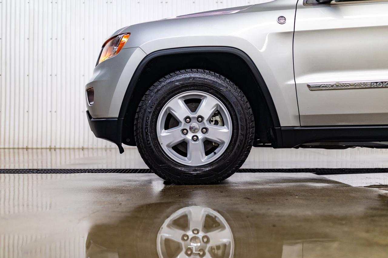 2012 Jeep Grand Cherokee 4x4 Laredo Red Deer AB