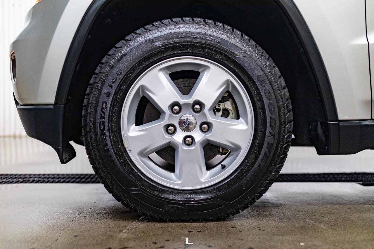 2012 Jeep Grand Cherokee 4x4 Laredo Red Deer AB