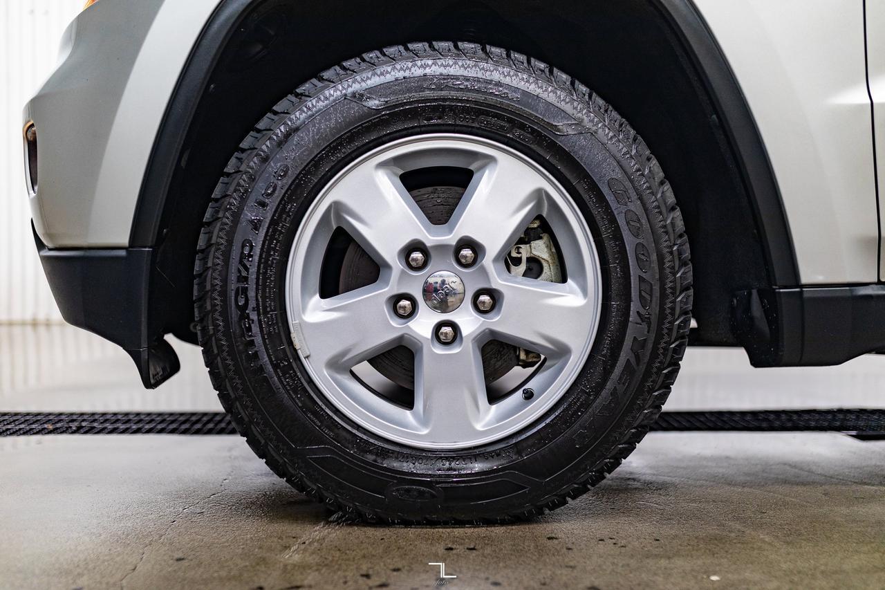 2012 Jeep Grand Cherokee 4x4 Laredo Red Deer AB