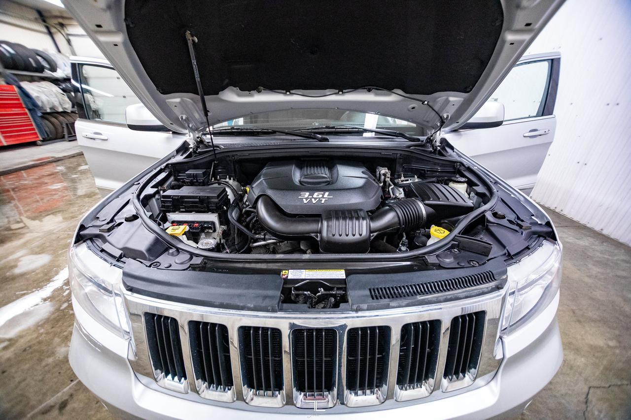 2012 Jeep Grand Cherokee 4x4 Laredo Red Deer AB