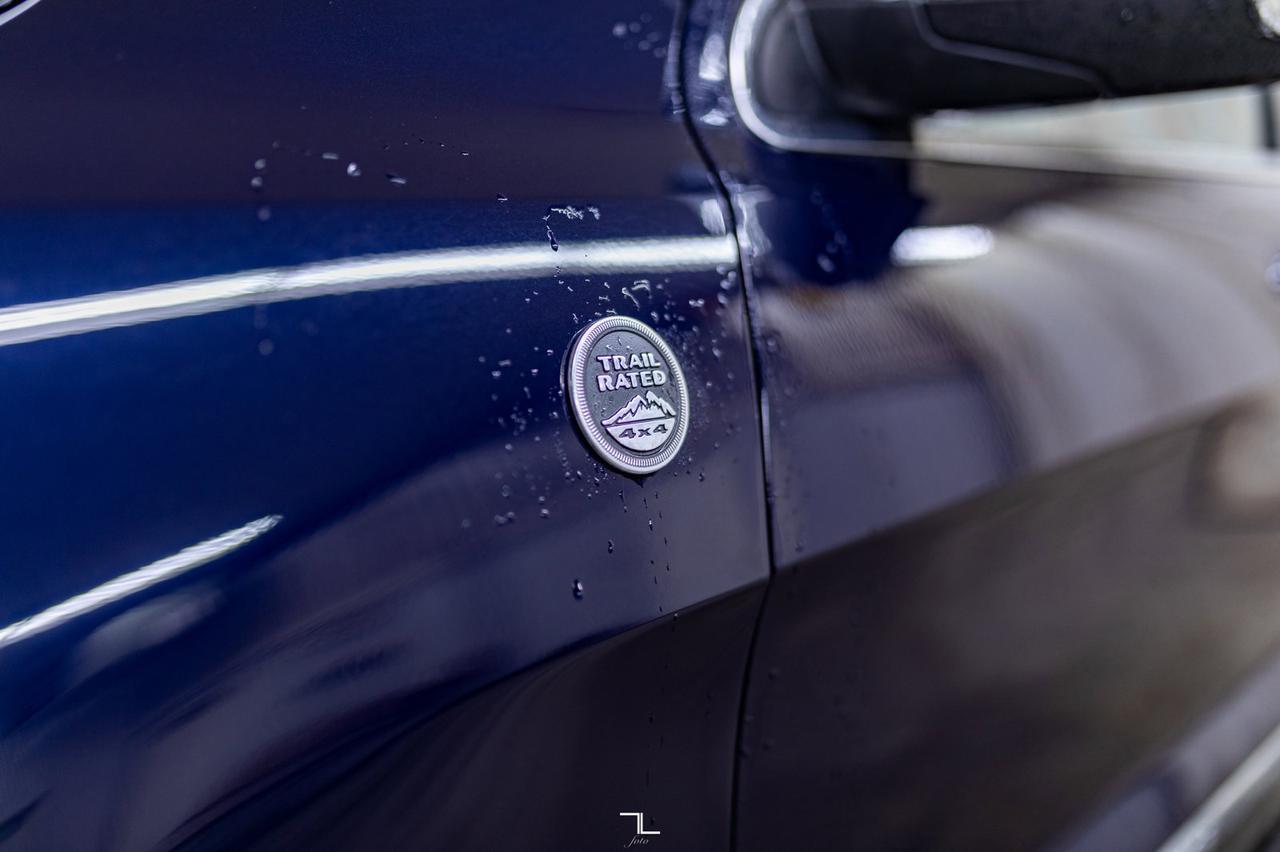 2012 Jeep Grand Cherokee 4x4 Overland Leather Roof Nav Red Deer AB