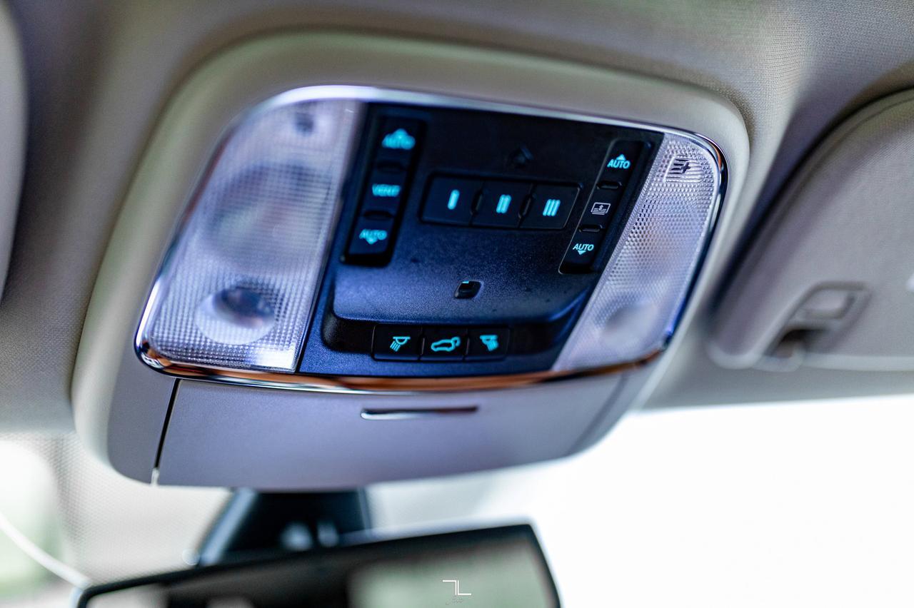 2012 Jeep Grand Cherokee 4x4 Overland Leather Roof Nav Red Deer AB