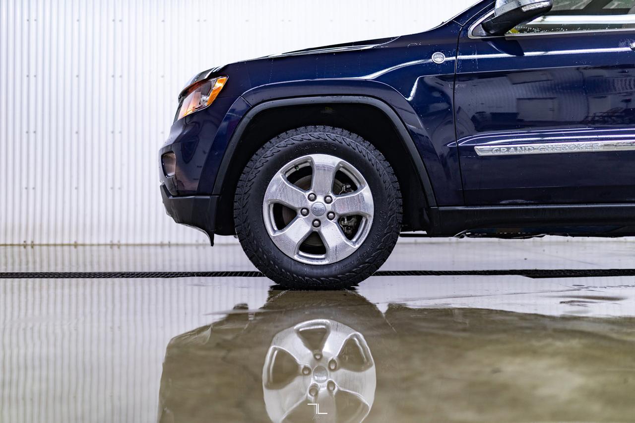 2012 Jeep Grand Cherokee 4x4 Overland Leather Roof Nav Red Deer AB