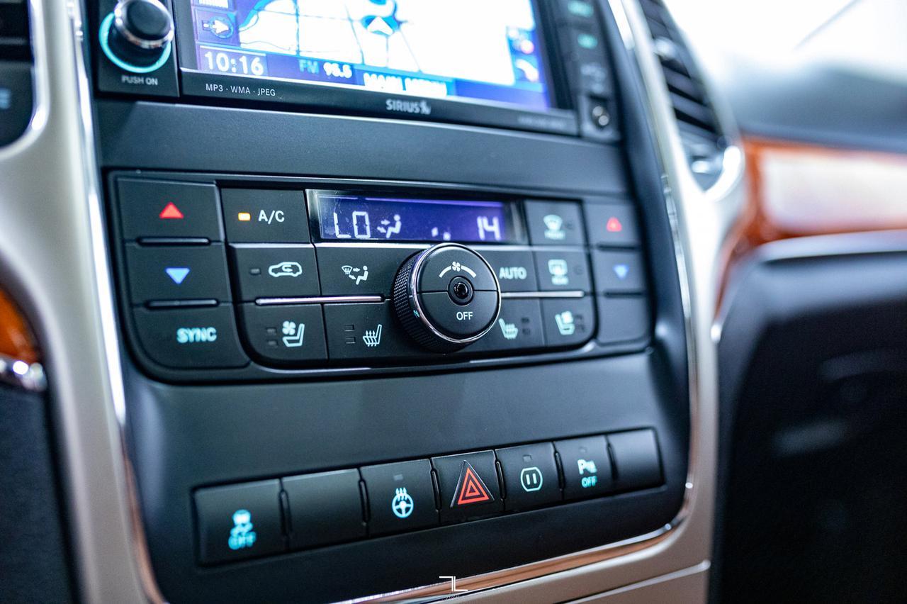 2012 Jeep Grand Cherokee 4x4 Overland Leather Roof Nav Red Deer AB