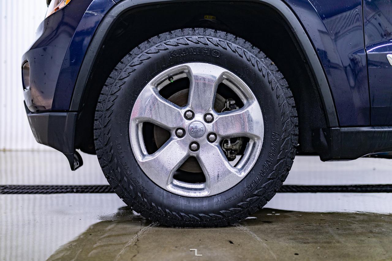 2012 Jeep Grand Cherokee 4x4 Overland Leather Roof Nav Red Deer AB