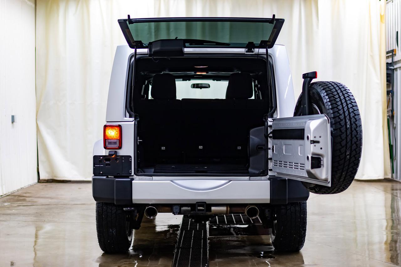 2012 Jeep Wrangler Unlimited 4x4 Sahara Leather Nav Red Deer AB