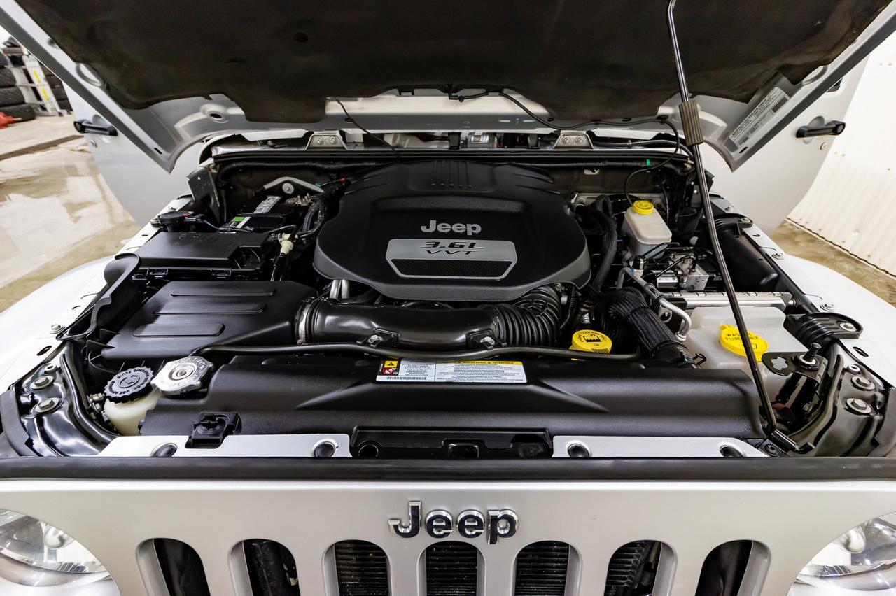 2012 Jeep Wrangler Unlimited 4x4 Sahara Leather Nav Red Deer AB