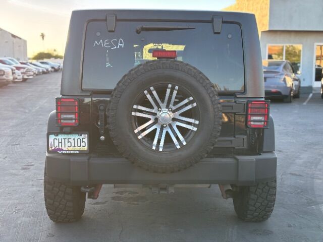 2012 Jeep Wrangler Unlimited Rubicon photo 2