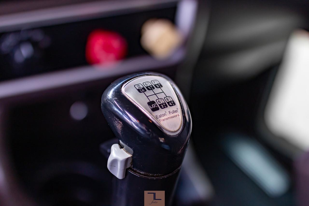 2012 Kenworth T-800 Heavy Spec Tractor Sleeper Red Deer AB