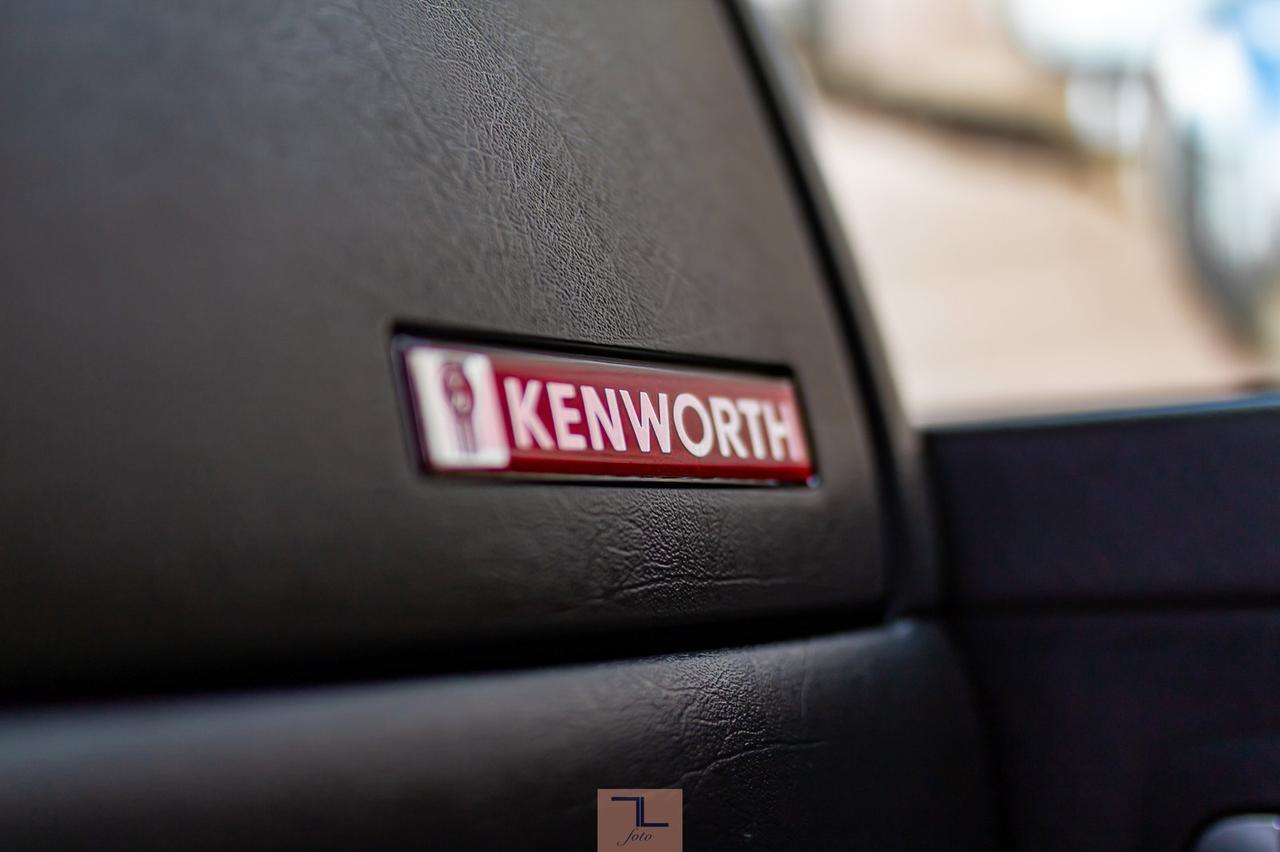 2012 Kenworth T-800 Heavy Spec Tractor Sleeper Red Deer AB