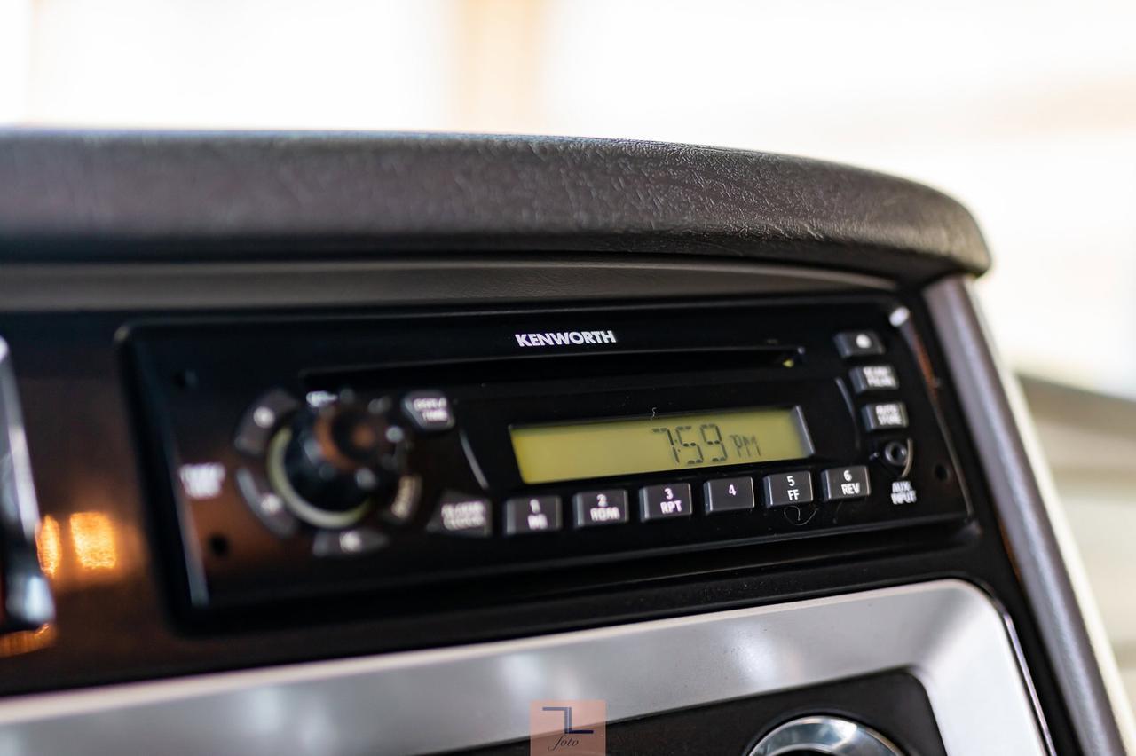 2012 Kenworth T-800 Heavy Spec Tractor Sleeper Red Deer AB