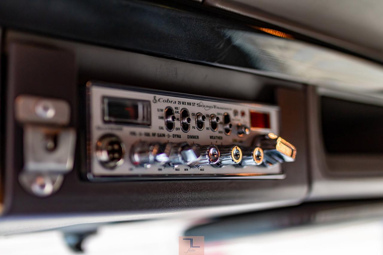 2012 Kenworth T-800 Heavy Spec Tractor Sleeper Red Deer AB