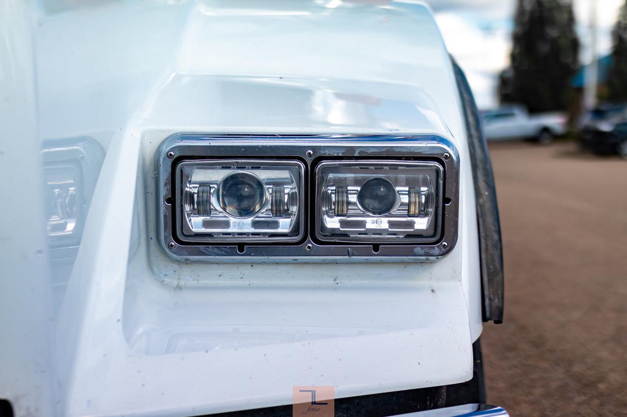 2012 Kenworth T-800 Heavy Spec Tractor Sleeper Red Deer AB