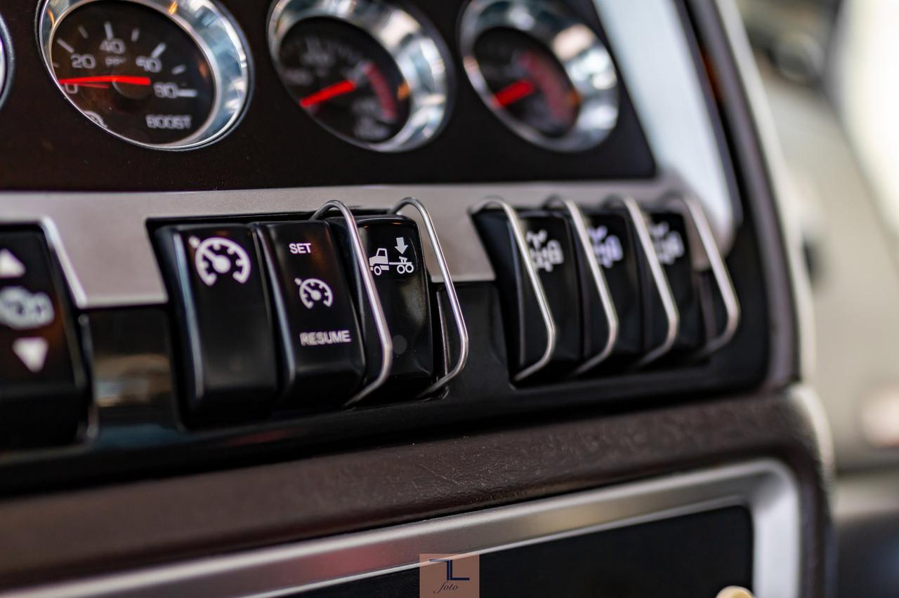 2012 Kenworth T-800 Heavy Spec Tractor Sleeper Red Deer AB