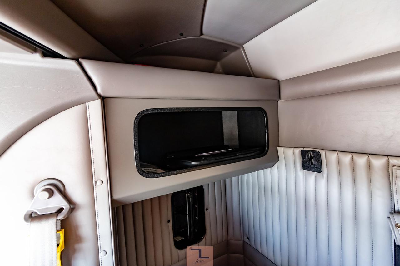 2012 Kenworth T-800 Heavy Spec Tractor Sleeper Red Deer AB