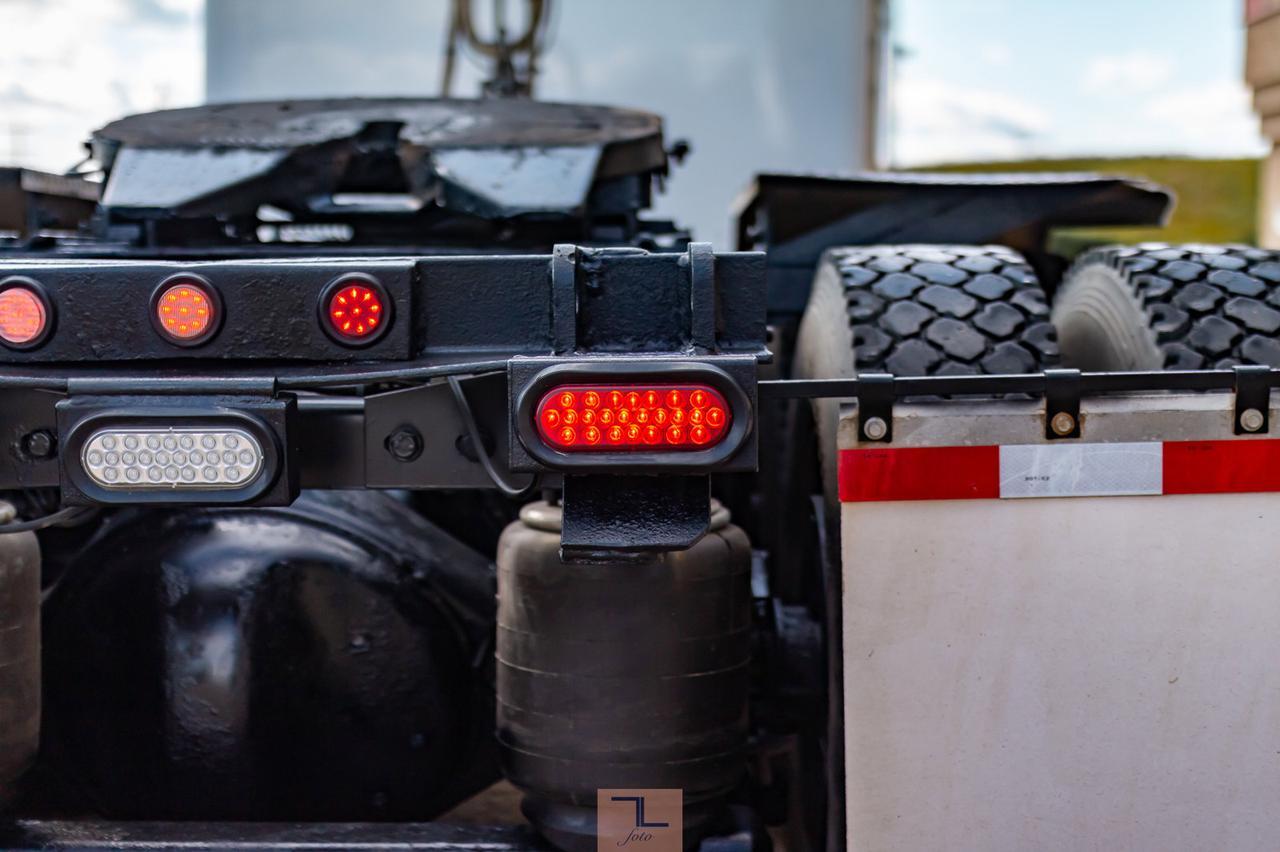 2012 Kenworth T-800 Heavy Spec Tractor Sleeper Red Deer AB