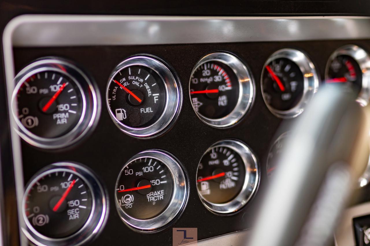 2012 Kenworth T-800 Heavy Spec Tractor Sleeper Red Deer AB