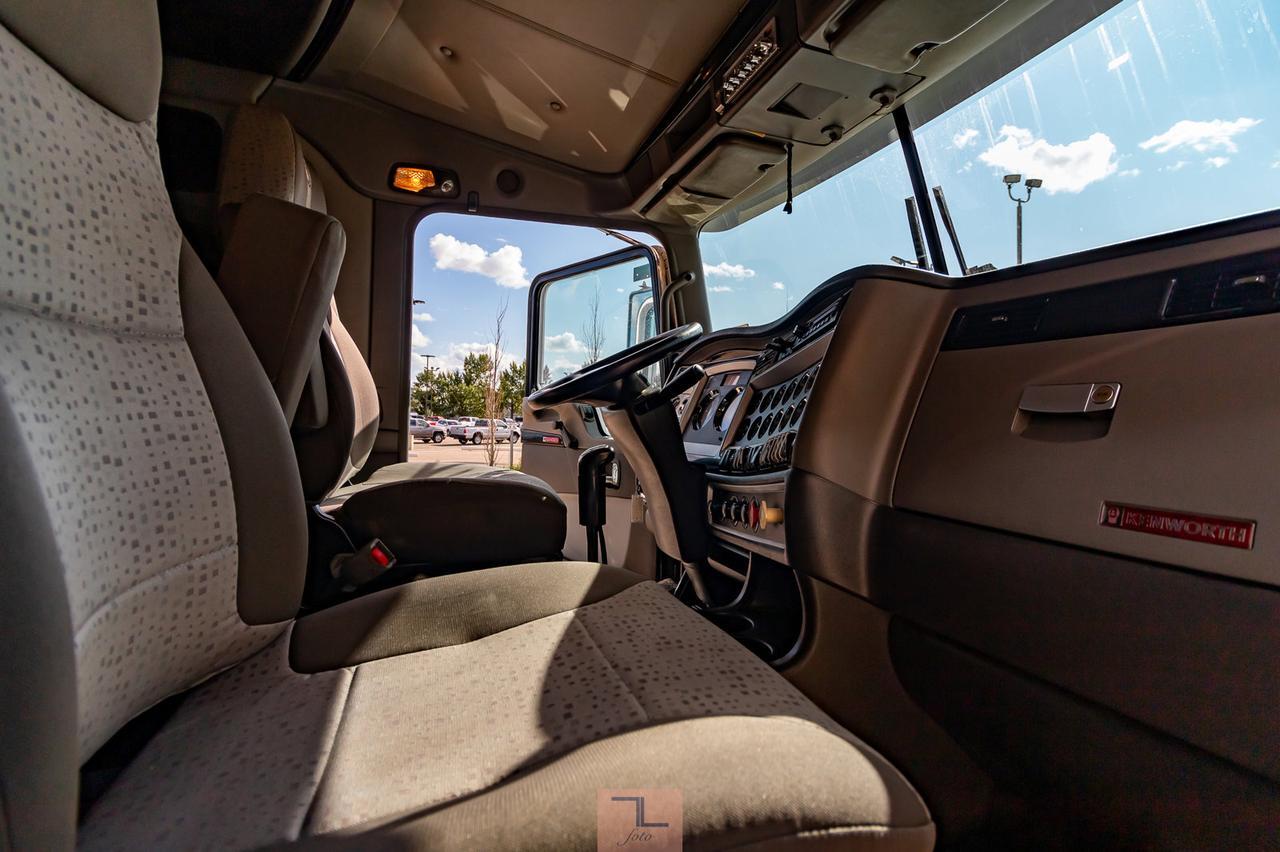 2012 Kenworth T-800 Heavy Spec Tractor Sleeper Red Deer AB