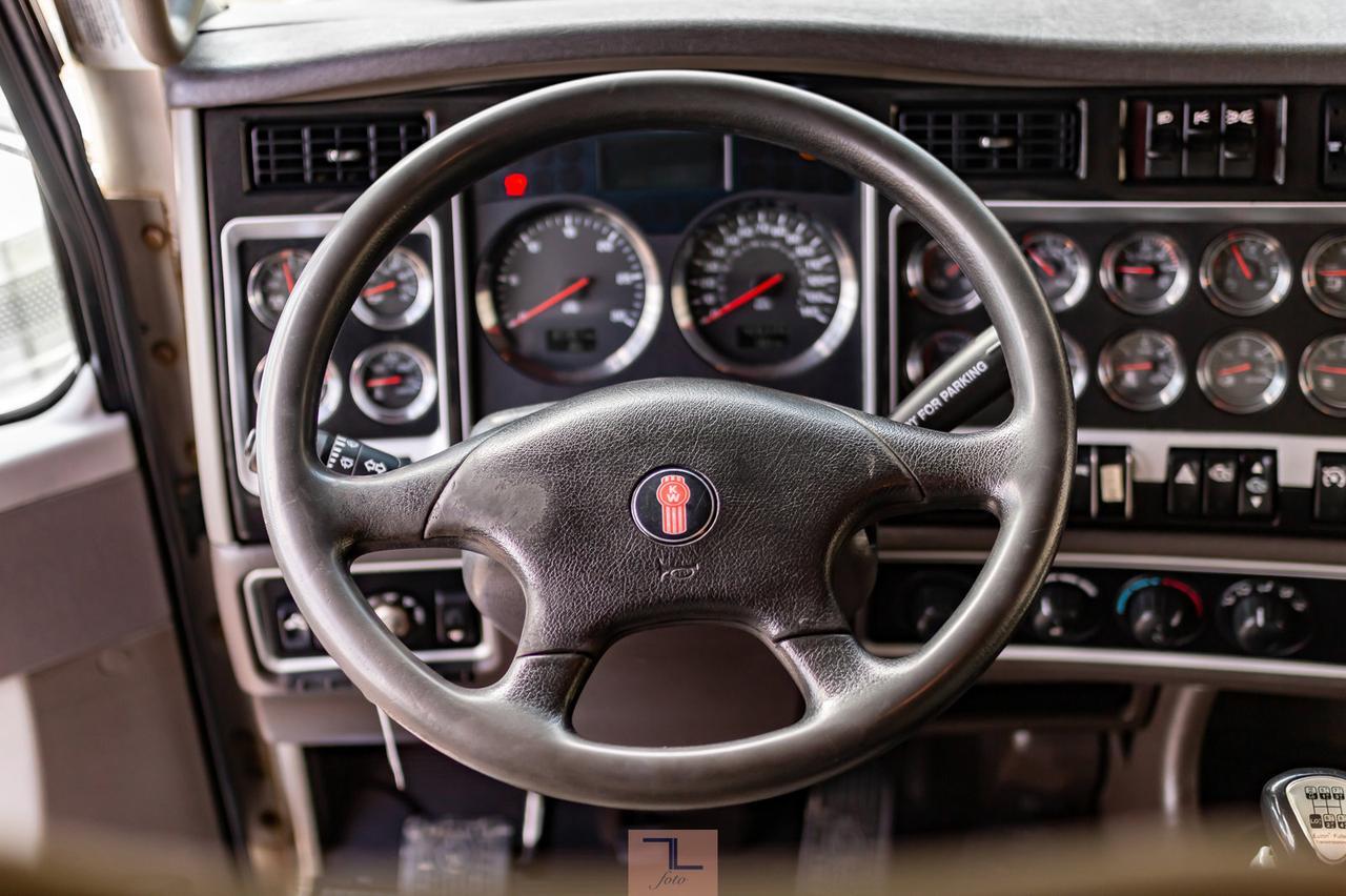 2012 Kenworth T-800 Heavy Spec Tractor Sleeper Red Deer AB